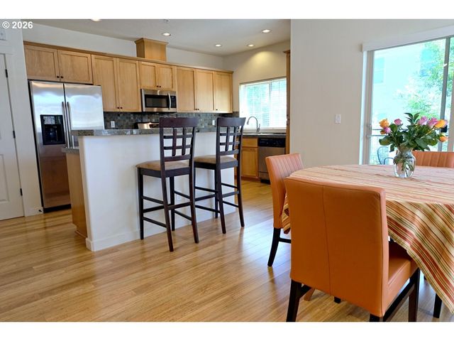 618 Ne GARSWOOD Ln, Hillsboro, OR 97006