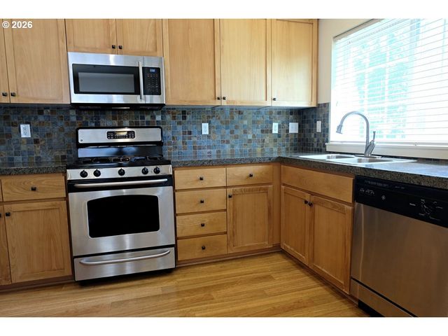 618 Ne GARSWOOD Ln, Hillsboro, OR 97006