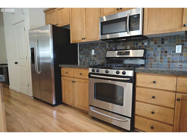 618 Ne GARSWOOD Ln, Hillsboro, OR 97006