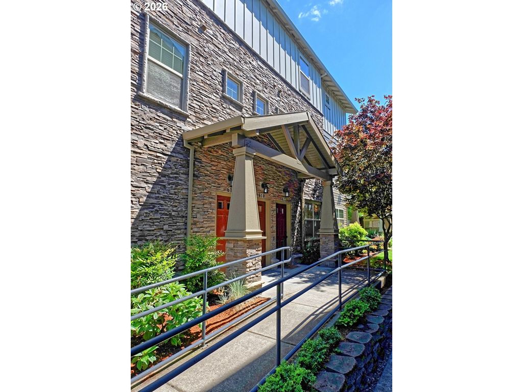 618 Ne GARSWOOD Ln, Hillsboro, OR 97006