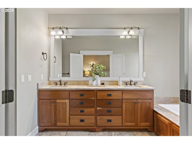 13553 Se 180TH Ave, Happy Valley, OR 97086