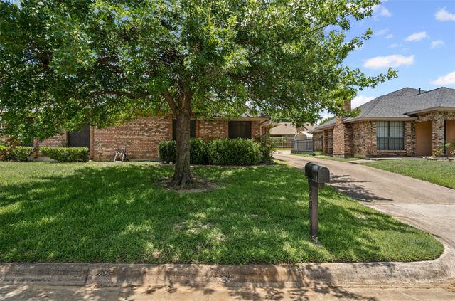 5216 Wild Horse Court, Arlington, TX 76017