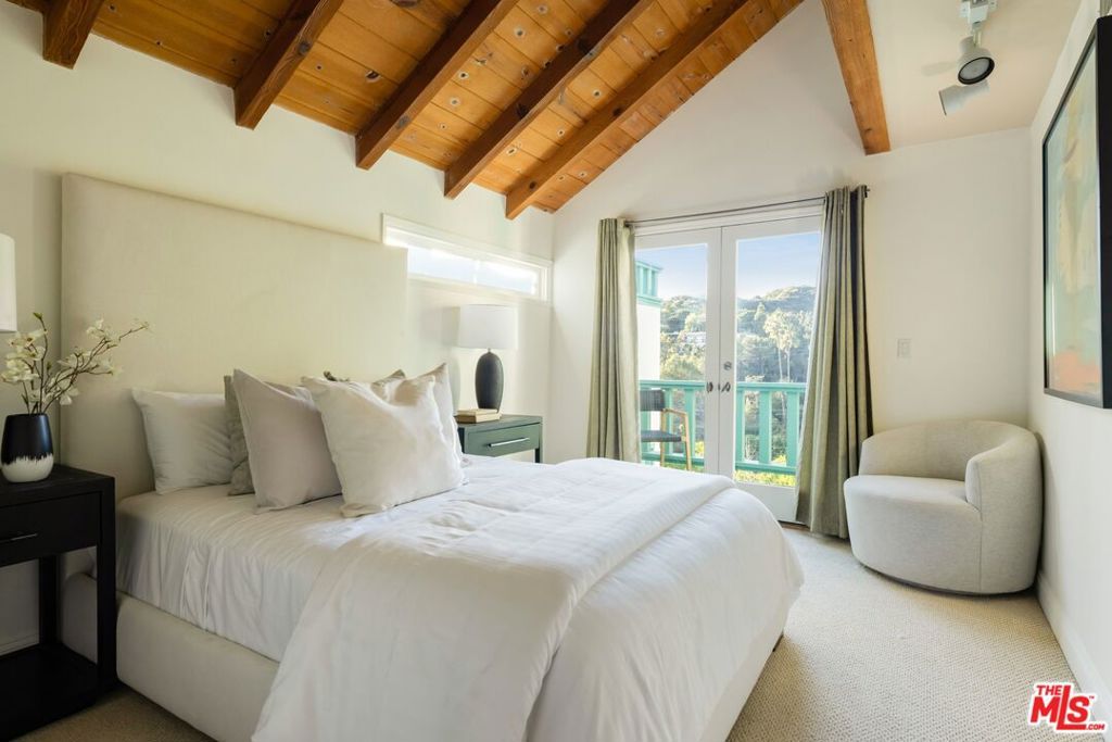 Image 17 of property listing at 1030 N Kenter Avenue, Los Angeles, CA 90049