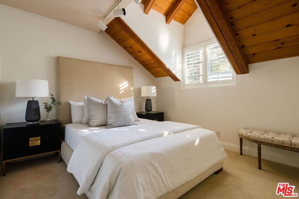 Image 18 of property listing at 1030 N Kenter Avenue, Los Angeles, CA 90049