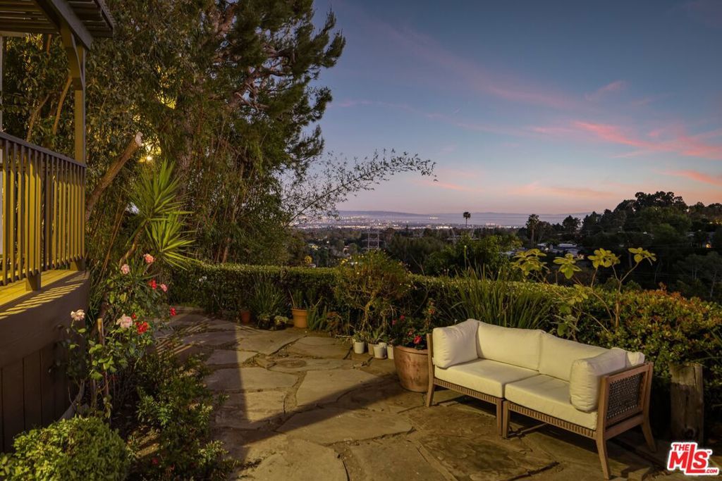 Image 21 of property listing at 1030 N Kenter Avenue, Los Angeles, CA 90049