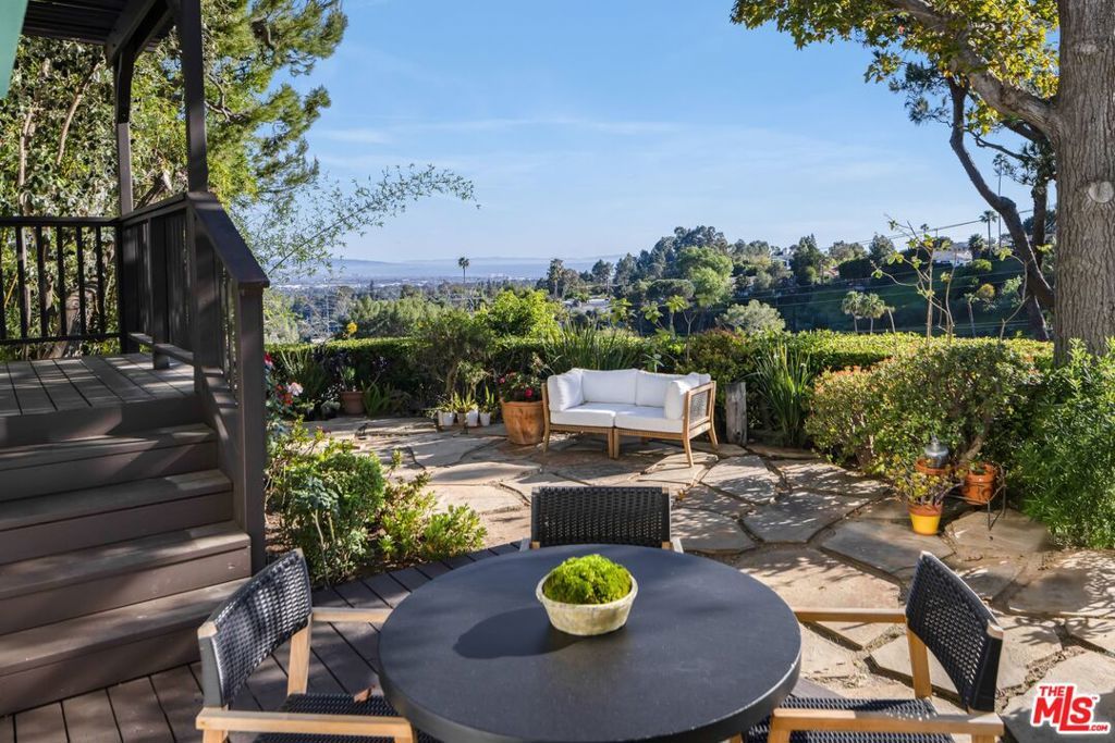 Image 4 of property listing at 1030 N Kenter Avenue, Los Angeles, CA 90049