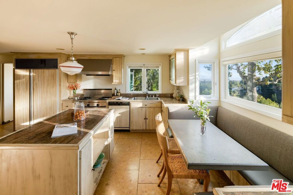 Image 6 of property listing at 1030 N Kenter Avenue, Los Angeles, CA 90049