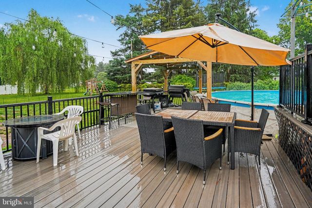 1029 LAUREL DR, Middletown, PA 17057