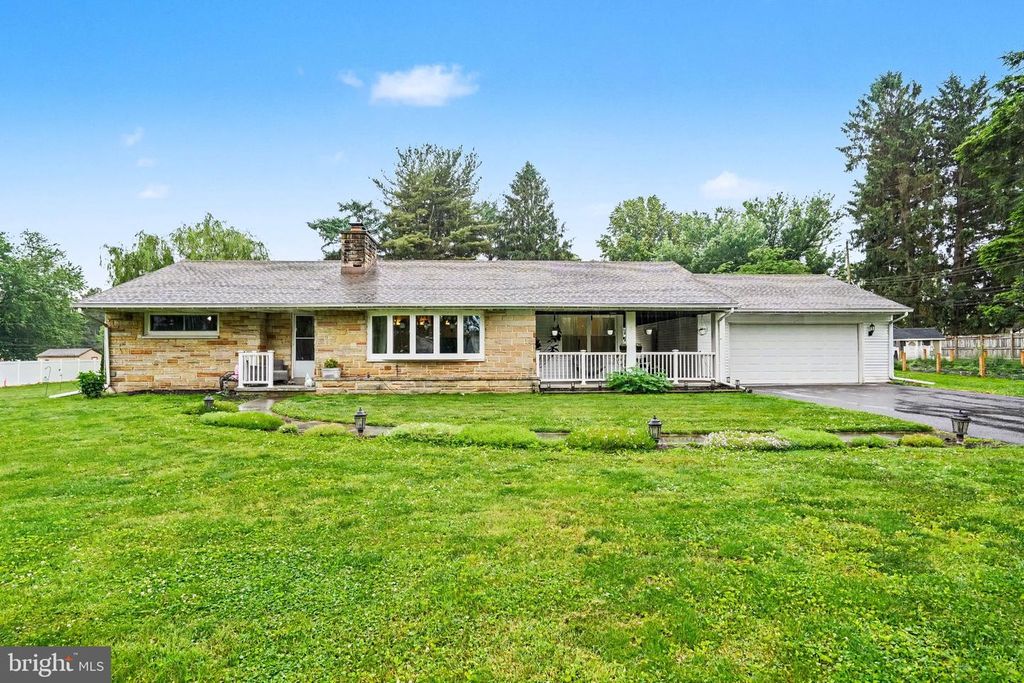 1029 LAUREL DR, Middletown, PA 17057