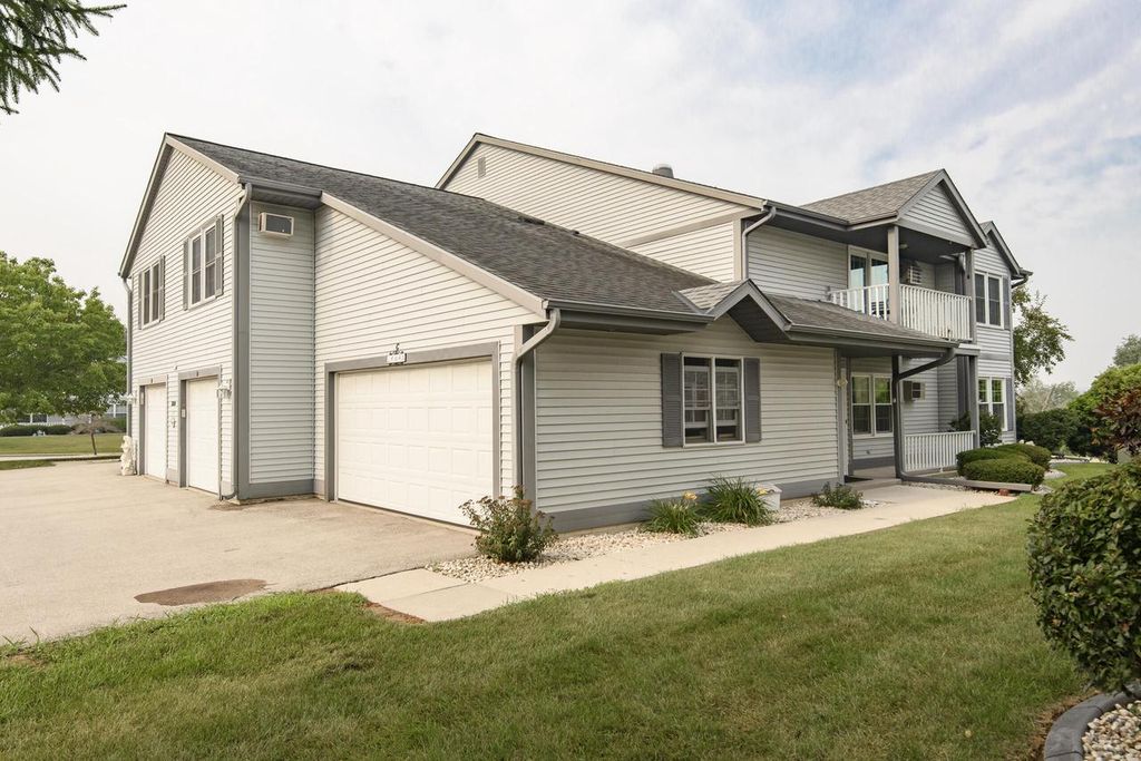 810 Rockingham COURT #D, West Bend, WI 53090