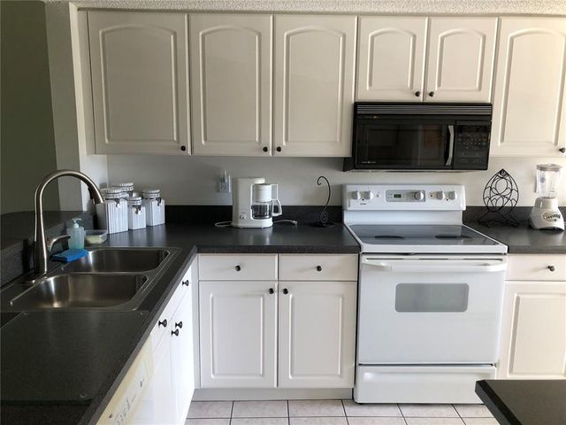 6211 TIMBER LAKE DRIVE B4, Sarasota, FL 34243