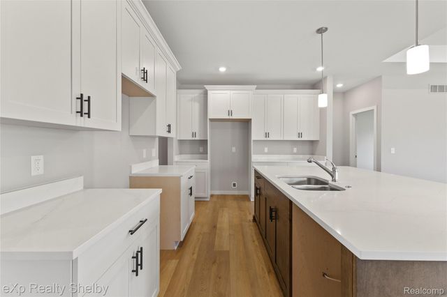 52169 Wellington Valley Drive, Macomb Township, MI 48042