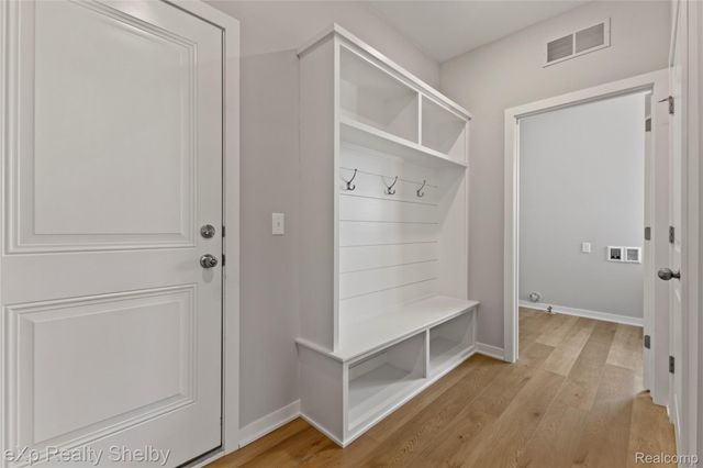 52169 Wellington Valley Drive, Macomb Township, MI 48042