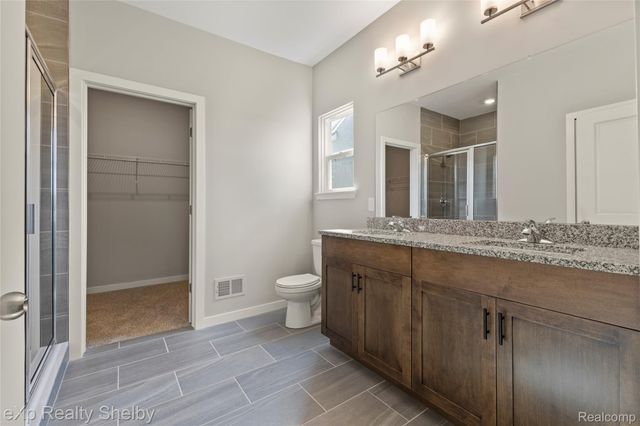 52169 Wellington Valley Drive, Macomb Township, MI 48042