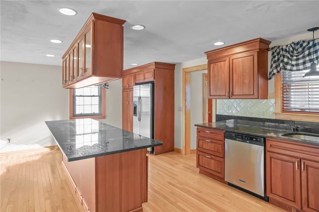 9 Holmes Road, Coventry, RI 02816