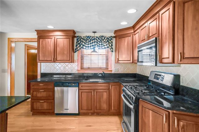 9 Holmes Road, Coventry, RI 02816