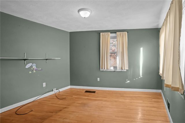 9 Holmes Road, Coventry, RI 02816