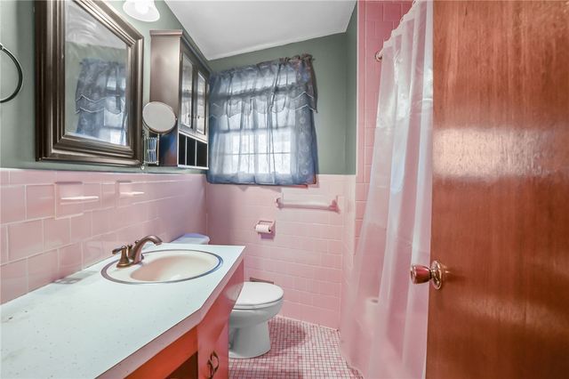 9 Holmes Road, Coventry, RI 02816