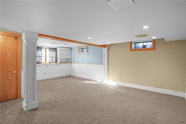 9 Holmes Road, Coventry, RI 02816