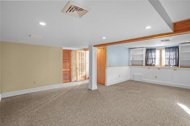 9 Holmes Road, Coventry, RI 02816