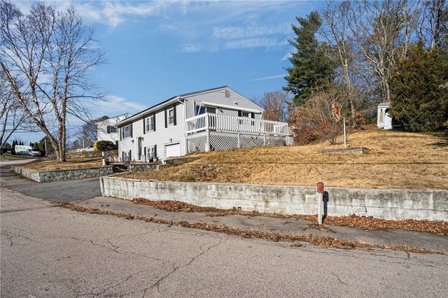 9 Holmes Road, Coventry, RI 02816