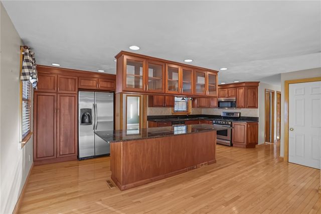 9 Holmes Road, Coventry, RI 02816