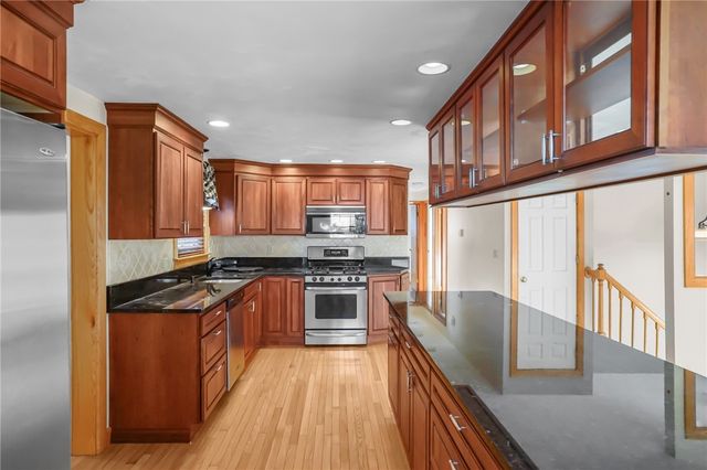 9 Holmes Road, Coventry, RI 02816