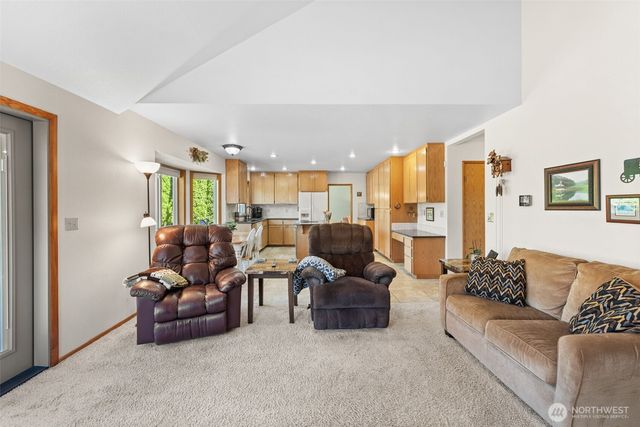 1918 8th Street Ct SW, Puyallup, WA 98371