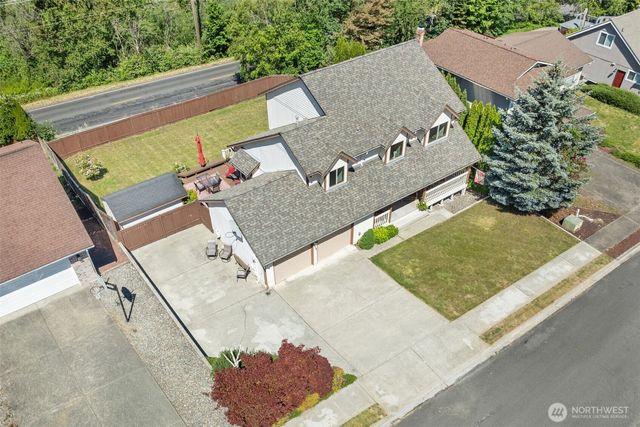 1918 8th Street Ct SW, Puyallup, WA 98371