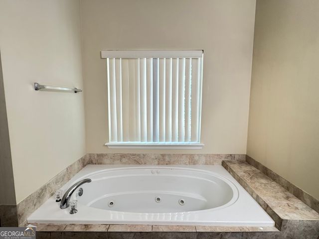 5736 Lakeside Drive, Union City, GA 30291