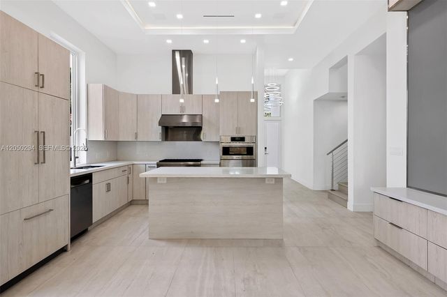 1615 NE 3rd Court, Fort Lauderdale, FL 33301