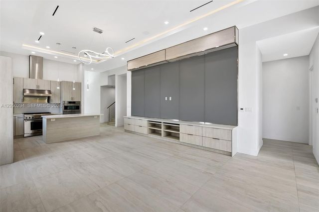 1615 NE 3rd Court, Fort Lauderdale, FL 33301
