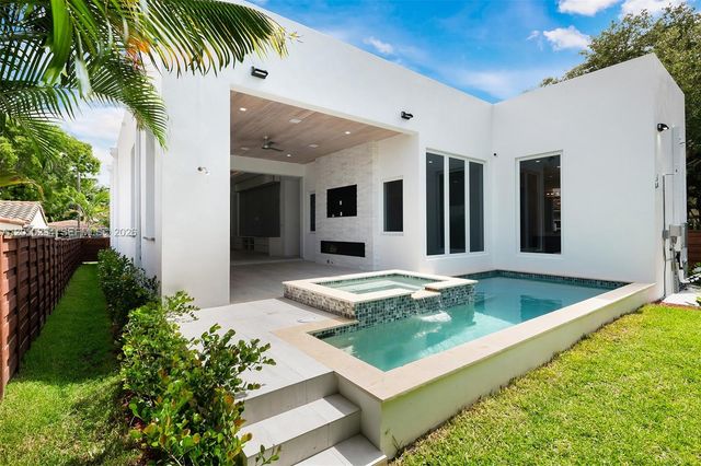 1615 NE 3rd Court, Fort Lauderdale, FL 33301