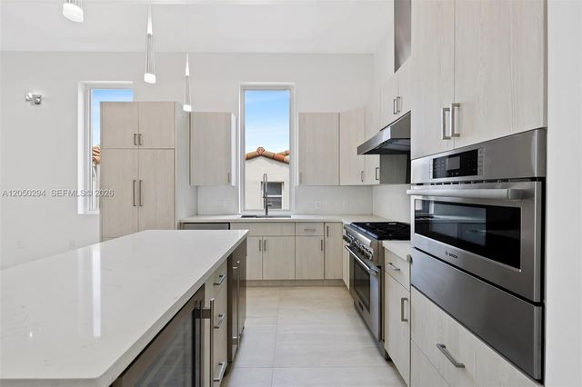 1615 NE 3rd Court, Fort Lauderdale, FL 33301