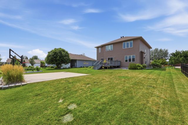 6282 Martens Way S, Fargo, ND 58104