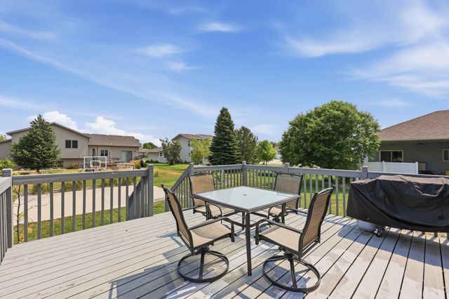 6282 Martens Way S, Fargo, ND 58104