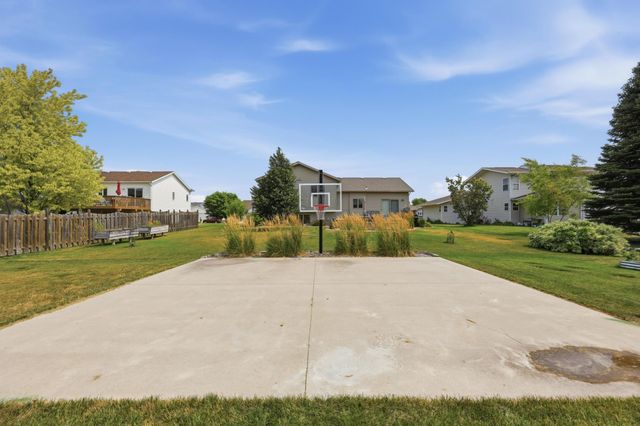 6282 Martens Way S, Fargo, ND 58104