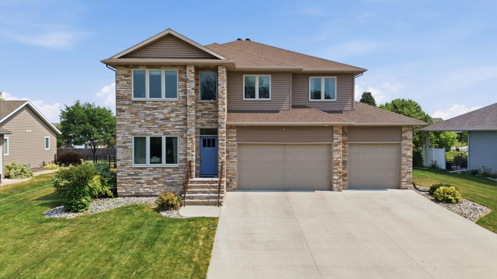 6282 Martens Way S, Fargo, ND 58104