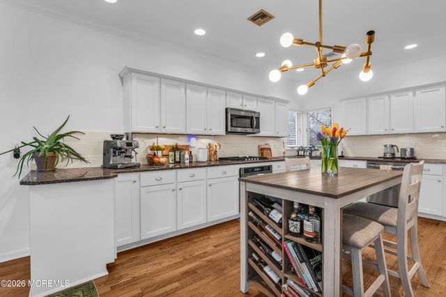 6 Cook Street, Monmouth Beach, NJ 07750