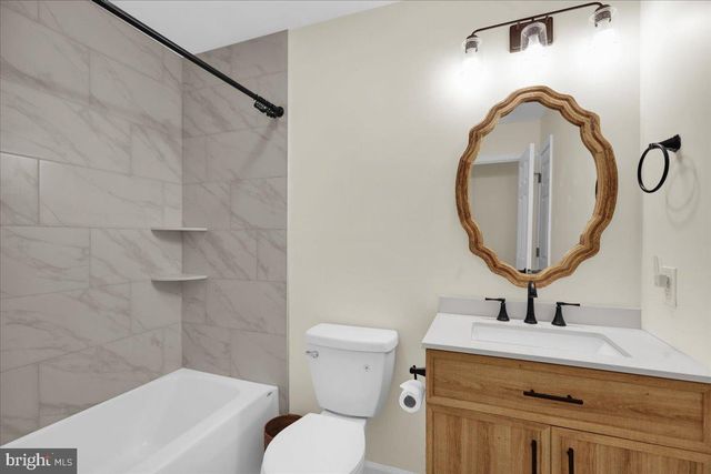 2 COURTLEIGH PL, Reading, PA 19606