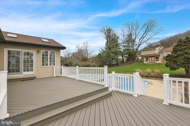 2 COURTLEIGH PL, Reading, PA 19606