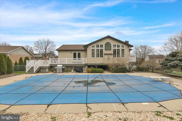 2 COURTLEIGH PL, Reading, PA 19606