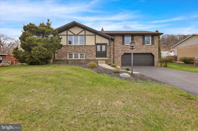 2 COURTLEIGH PL, Reading, PA 19606