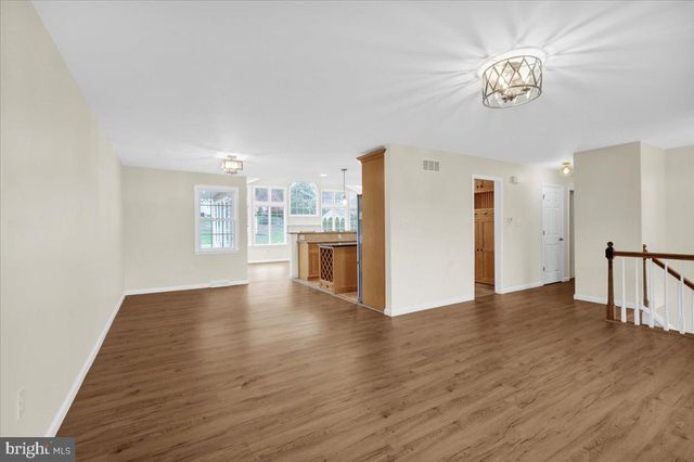 2 COURTLEIGH PL, Reading, PA 19606