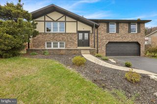 2 COURTLEIGH PL, Reading, PA 19606