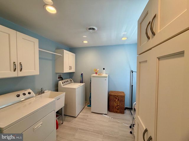 211 E WASHINGTON AVE, Magnolia, NJ 08049