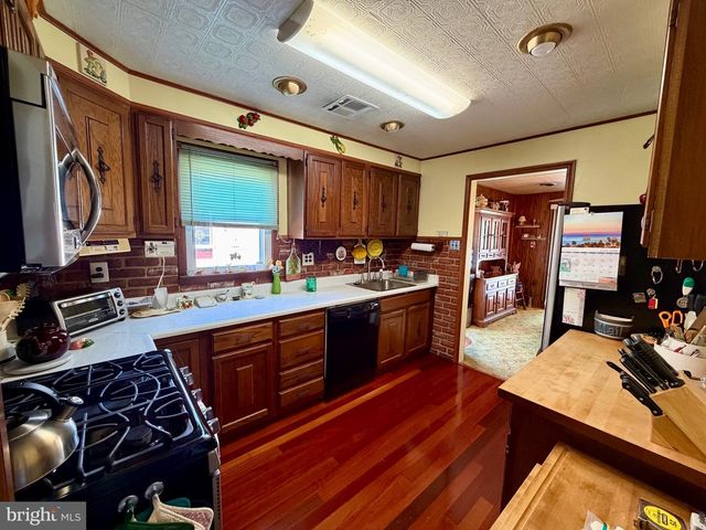 211 E WASHINGTON AVE, Magnolia, NJ 08049