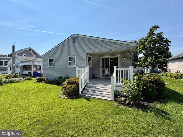 211 E WASHINGTON AVE, Magnolia, NJ 08049