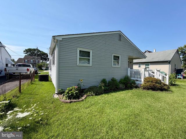 211 E WASHINGTON AVE, Magnolia, NJ 08049