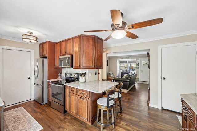 13 Rutledge Commons, Yaphank, NY 11980